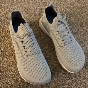 Flux Adapt Run Waterproof - Women's Athletic Shoes - Grey